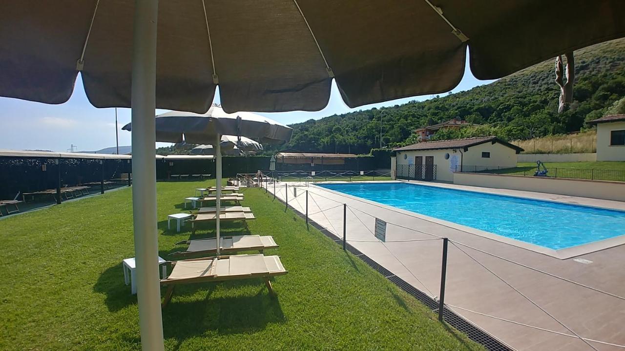 Hotel Piscina La Suite Prossedi Exterior foto